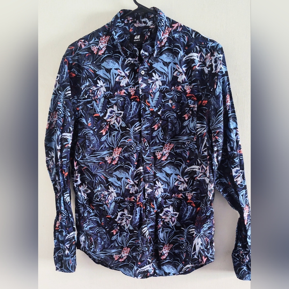 H&M Floral Button-Up Shirt Mens Size Small. Cotton. Casual Button Up.